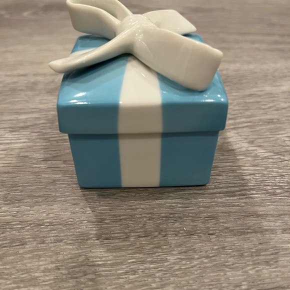 Tiffany blue porcelain Trinket Box - Picture 5 of 14